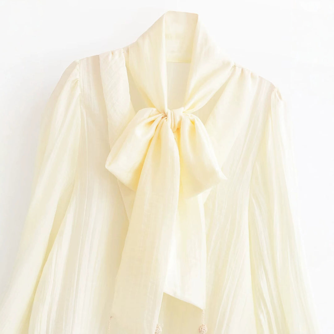 Damen Elegante Schluppenbluse mit plissierten Ballonärmeln und Zierkordel Echo Archiv