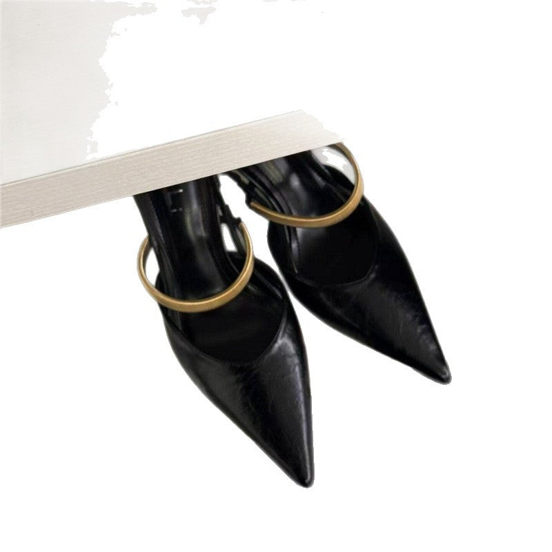 Damen Spitz zulaufende Slingback-Mules mit goldfarbenem Zierriemen und skulpturiertem Stiletto-Absatz – Lioré