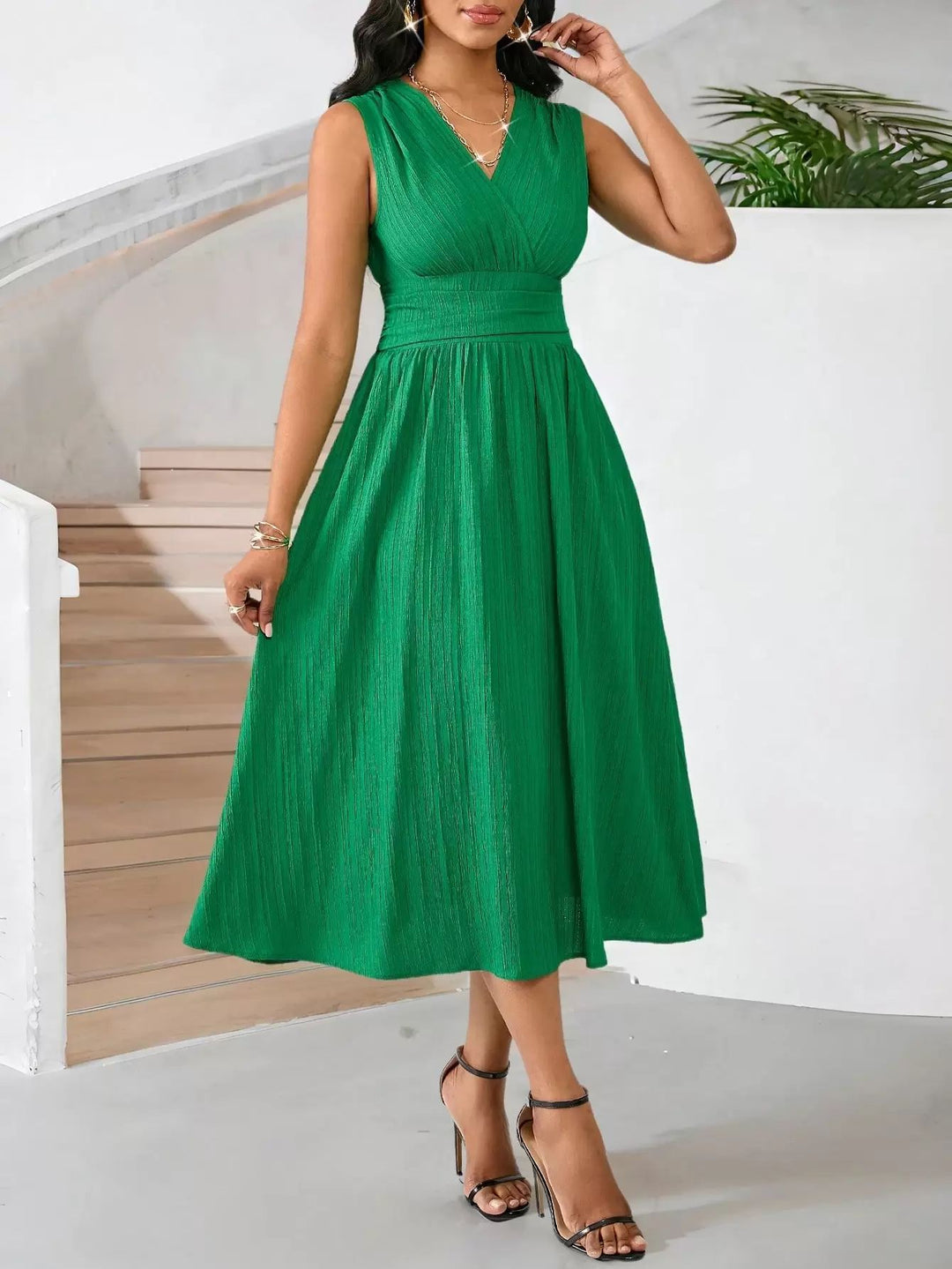 Damen Elegantes Midikleid mit V-Ausschnitt und fließendem Rock Echo Archiv