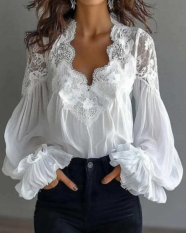 Damen Chiffon-Bluse mit Spitzen-V-Ausschnitt und weiten Plissee-Ärmeln Echo Archiv