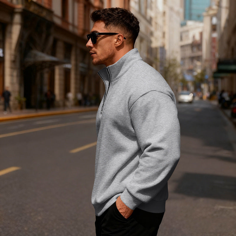 Herren sportlicher Pullover mit Stehkragen und halbem Reißverschluss Echoarchiv
