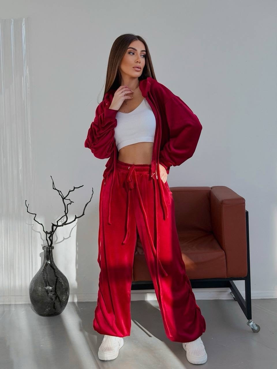 Damen Cropped Kapuzen-Sweatshirt mit Kordelzug am Saum und weite Raffung-Loungehose – Auréline