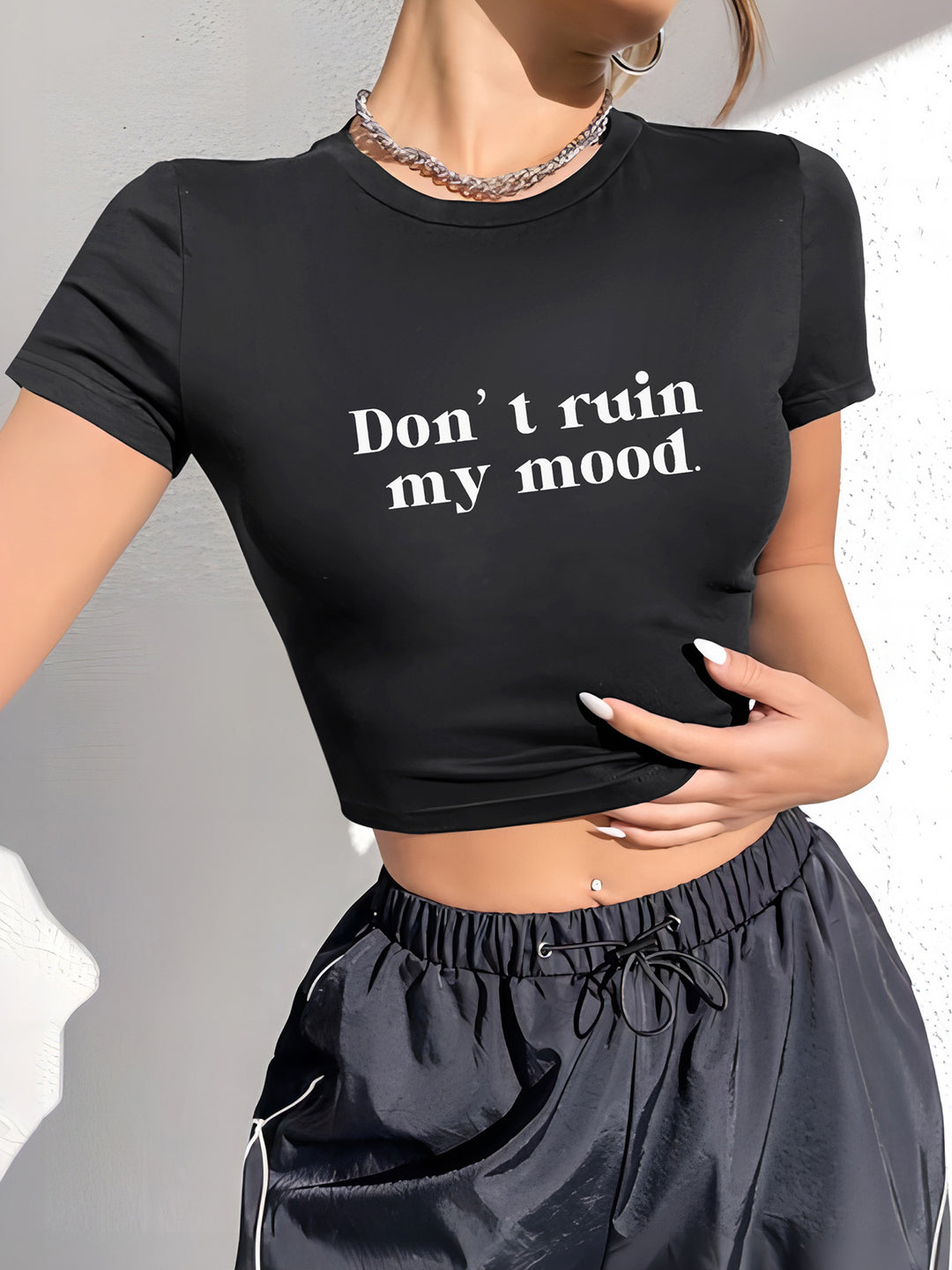 Damen Crop-T-Shirt mit modernem Grafiken-Aufdruck Echo Archiv