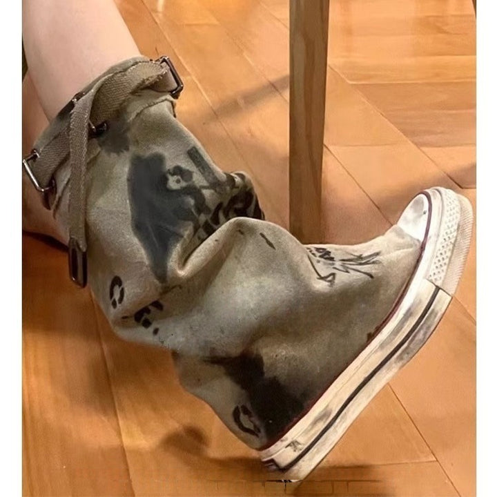 Damen Slouchy Canvas-High-Top Sneaker-Stiefel mit Gurt und Graffiti-Print Echo Archiv