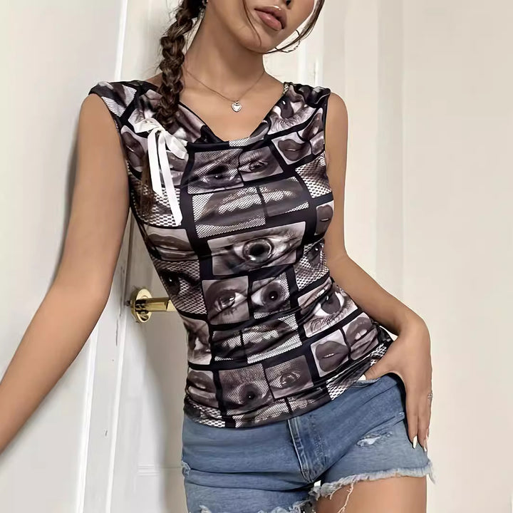Damen nan tailliertes ärmelloses Jersey-Top mit Wasserfallkragen und collageartigem Gesichtsprint Echo Archiv