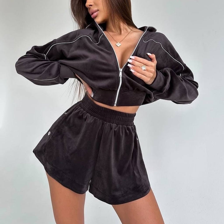 Damen nan kurzes Velours-Lounge-Set mit Cropped Zip-Hoodie und elastischer Highwaist-Shorts Echo Archiv