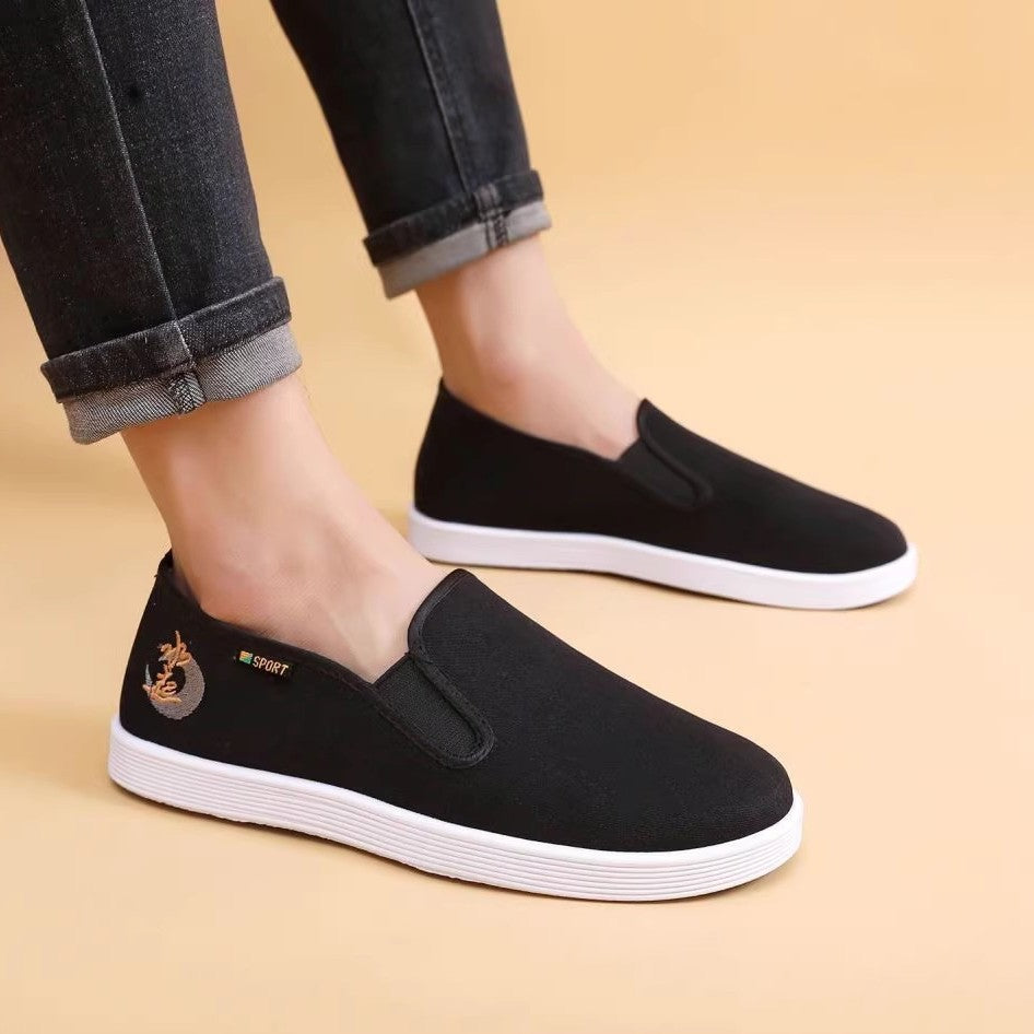 Herren Baumwoll-Slip-On mit gesticktem Motiv und rutschfester Gummisohle Echoarhiv