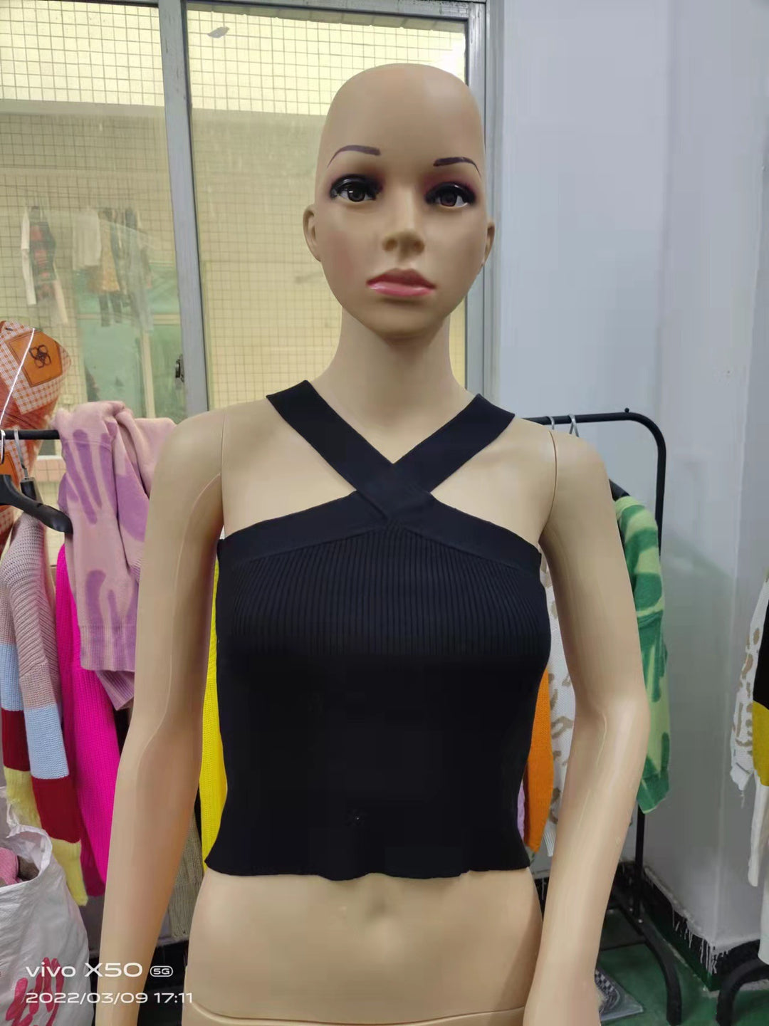 Damen Crop-Top mit schickem Kreuz-Trägerdesign Echo Archiv