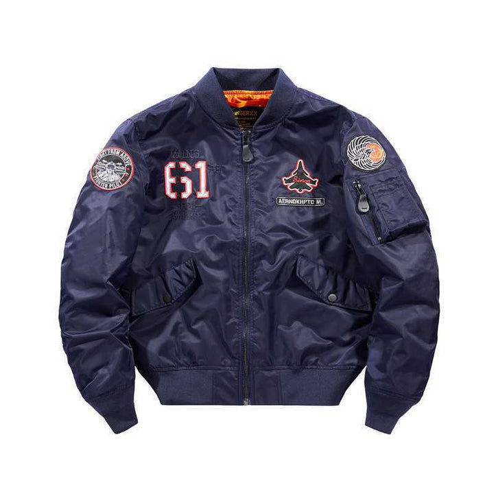 Herren Kurz geschnittene Flight-Bomberjacke mit Emblem‑Patch, Ärmel‑Utility‑Tasche und kontrastierendem Innenfutter Echoarchiv