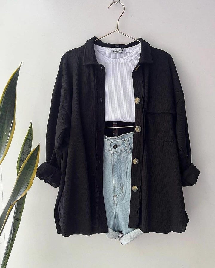 Damen Oversized Cordhemdjacke aus Breitcord mit Brusttasche und Holzknöpfen Echoarchiv