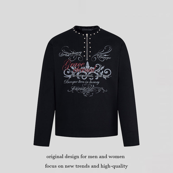 Damen Langarmshirt mit Halb-Reißverschluss, Nietenkragen und Barock-Schriftprint Echoarchiv