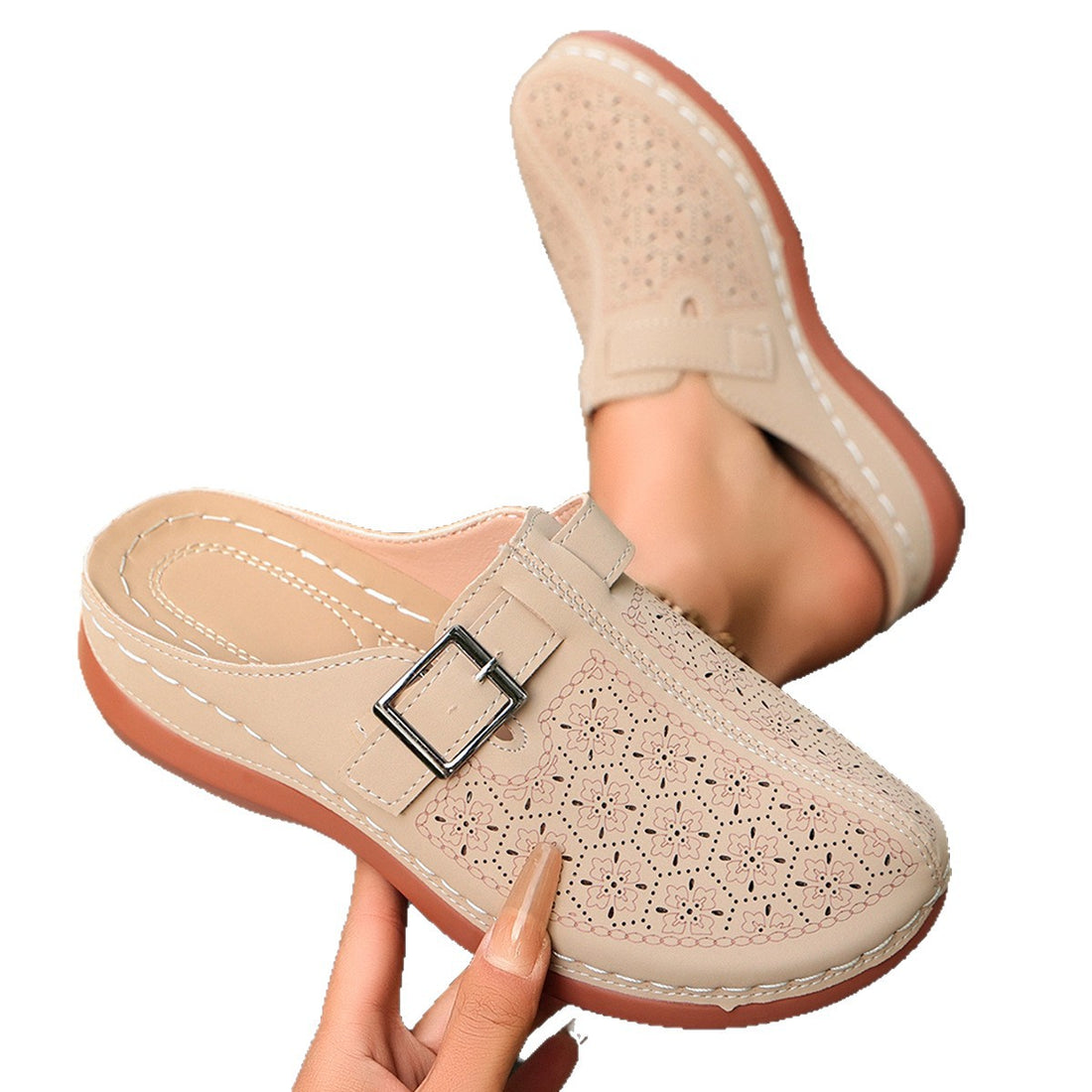 Damen Komfort-Mule mit verstellbarem Schnallenriemen und ornamentaler Lochprägung – Lioré