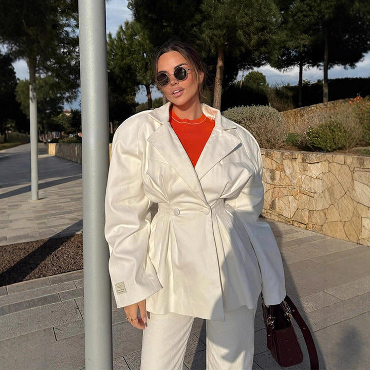 Damen Taillierter Oversize-Blazer mit betonter Schulterpartie und Kellerfalten Echoarchiv