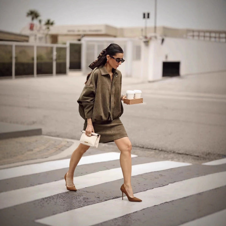 Damen Cropped Boxy Wildleder-Look Bomberjacke mit Epauletten-Schultern Echoarchiv