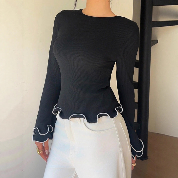 Damen Figurbetontes Langarmshirt mit Volantärmeln und welligem Saum – Avérine