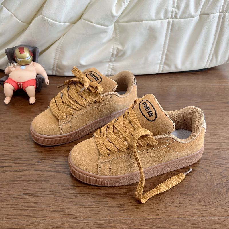 Damen Sneakers aus weichem Wildleder mit klassischer Laufsohle Echo Archiv