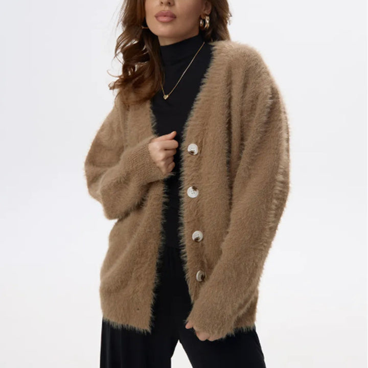 Damen Flauschiger Mohair‑Optik Knopfcardigan mit überschnittener Schulter und Perlmuttknöpfen – Veloura