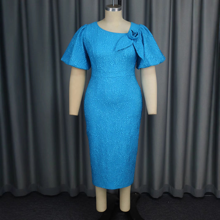 Damen elegantes Etuikleid mit fließenden Puffärmeln und Blumenapplikation Echo Archiv