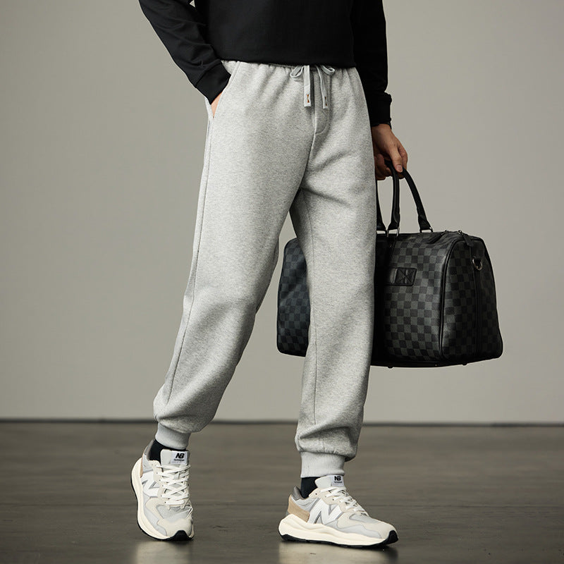 Herren Joggerhose aus weichem Fleece mit elastischem Bund, Kordelzug und Bündchen Echo Archiv