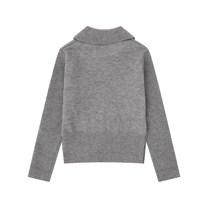 Damen Feinstrick-Polo-Pullover mit Zopfmuster, Zierknopfbesatz und taillierter Passform Echoarchiv