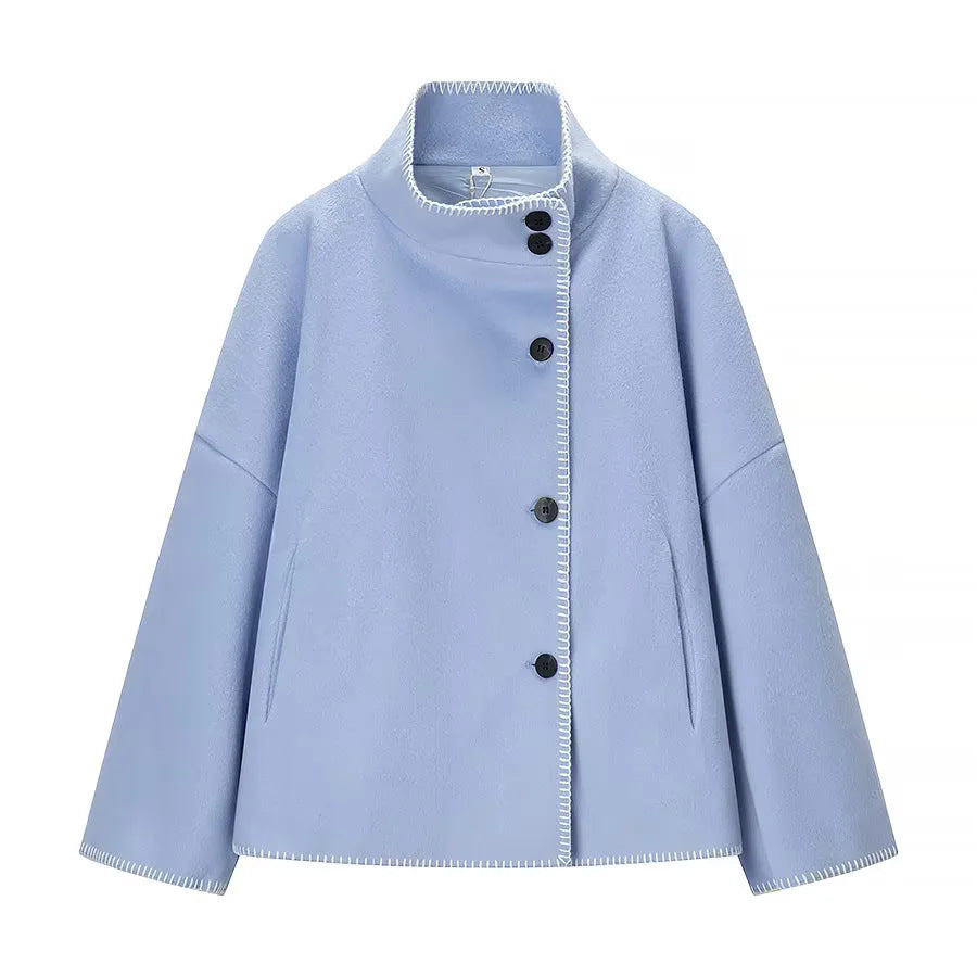 Damen kastiger Kurzmantel mit Stehkragen kontrastierender Ziernaht und Eingrifftaschen – Célinea