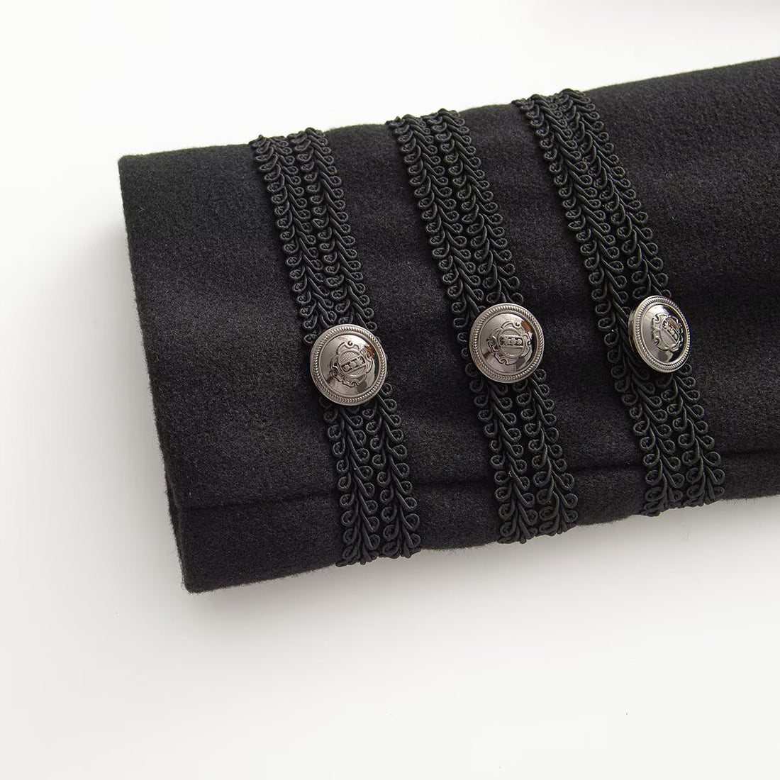 Damen Kurzjacke im Hussarenstil mit Stehkragen, Zierkordeln und Metallknopfleiste Echoarchiv