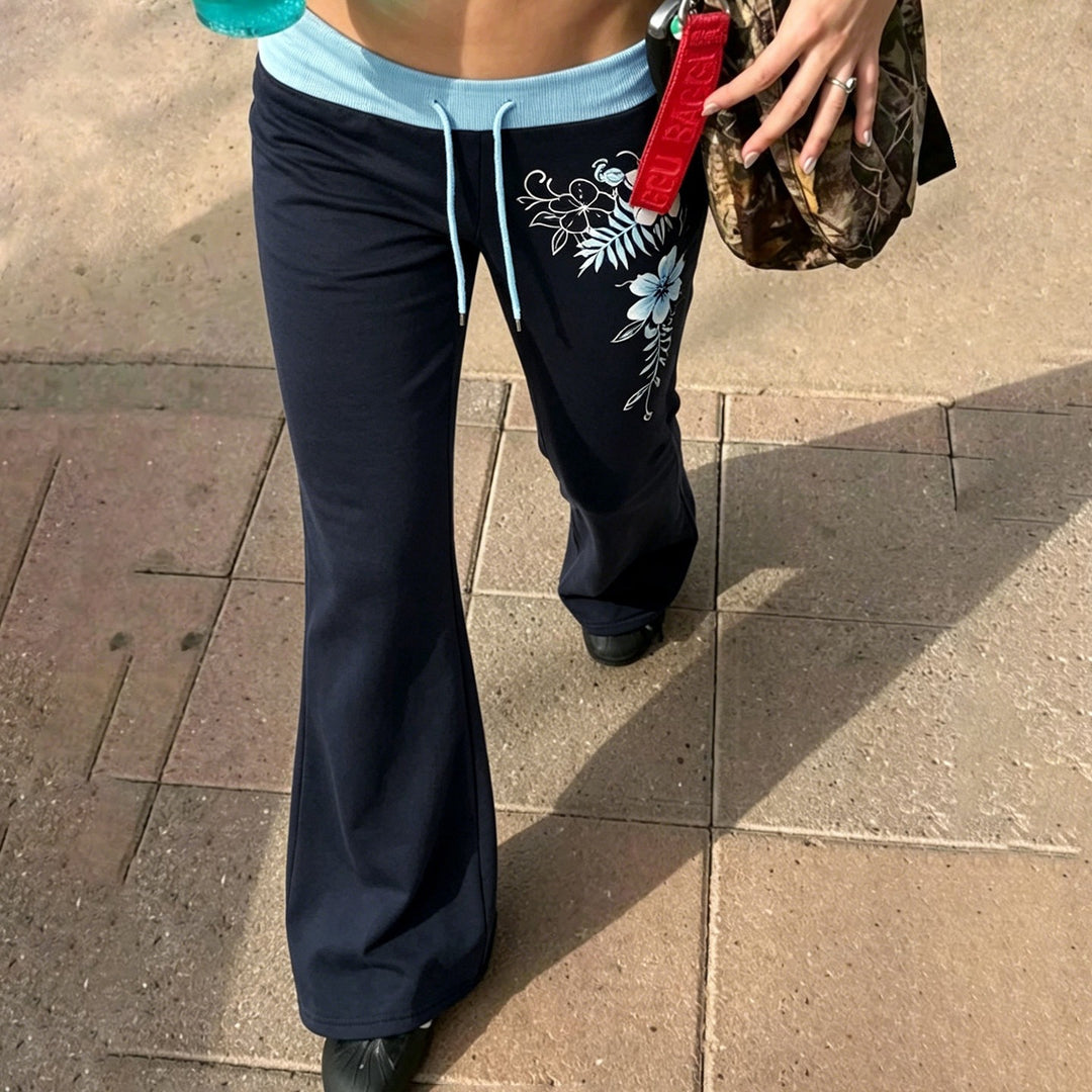 Damen Ausgestellte Lounge-Hose mit Rippbund, Kordelzug und floralem Print – Avélisse