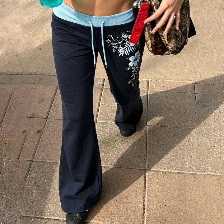 Damen Ausgestellte Lounge-Hose mit Rippbund, Kordelzug und floralem Print – Avélisse