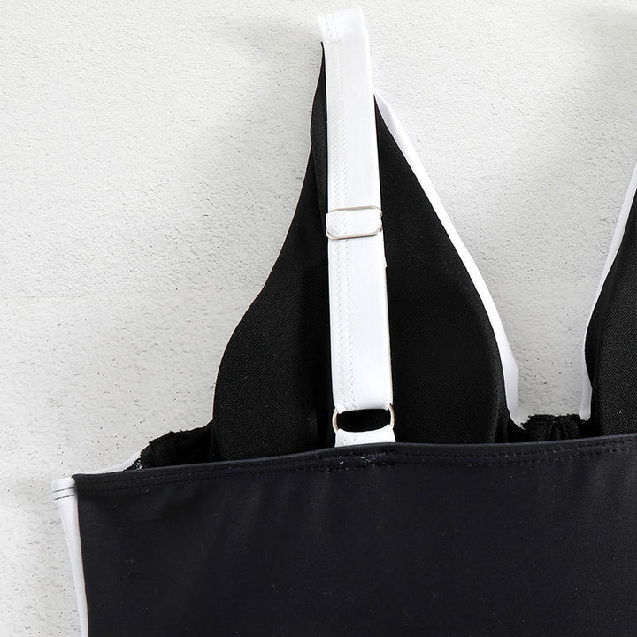 Damen Einteiler Badeanzug mit stylischem geometrischem Design Echo Archiv