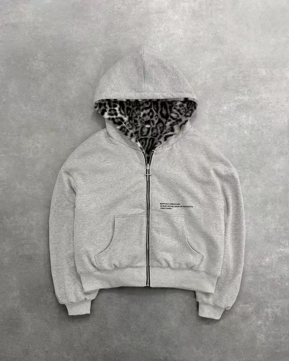 Unisex Kapuzen-Sweatjacke mit Kunstfellfutter, verkürztem Schnitt und Kreuz-Reißverschluss Echo Archiv