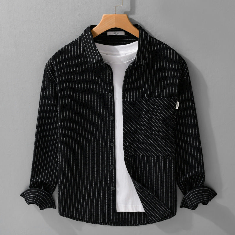 Herren Nadelstreifen-Hemd im Relaxed-Fit mit diagonalem Brustpatch Echoarchiv