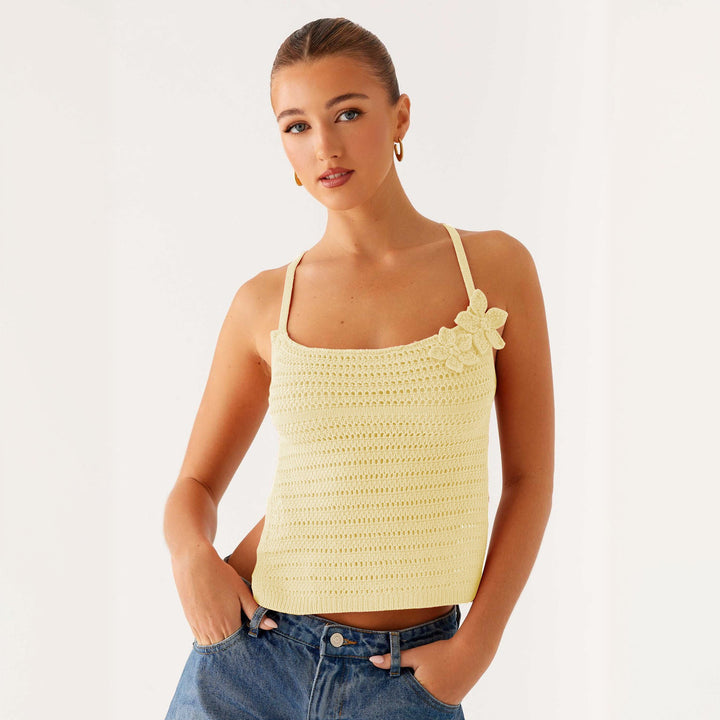 Damen gehäkeltes Top mit floralen Akzenten Echo Archiv