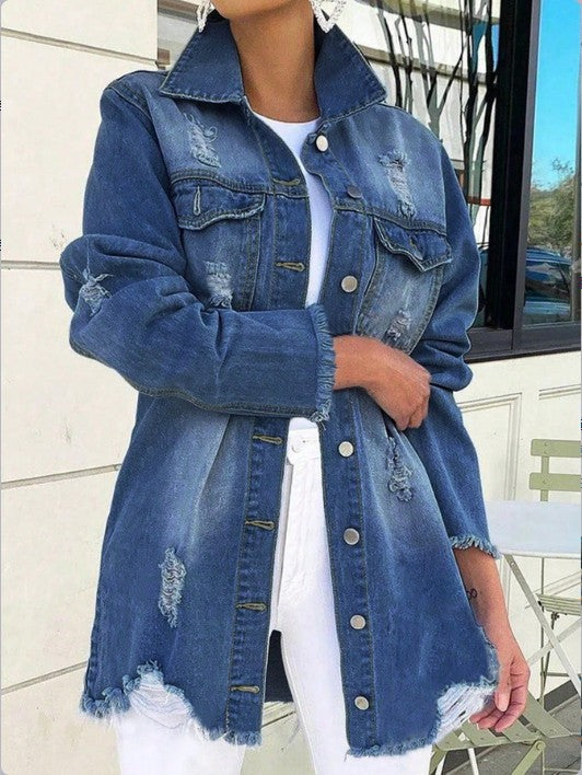Damen Oversize-Jeansjacke mit Destroyed-Details, Fransensaum und verdeckter Knopfleiste Echo Archiv