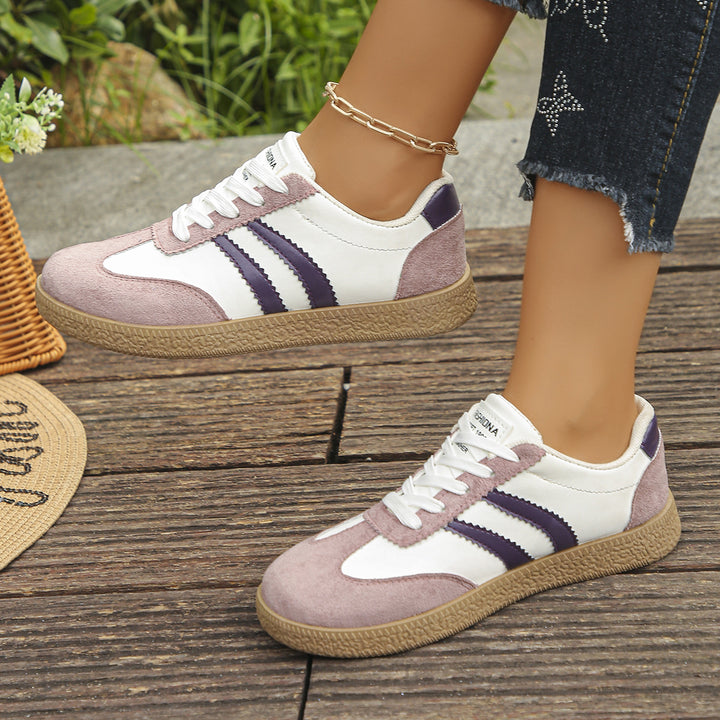 Damen Retro-Sneaker mit Velours-Overlays, Zierstreifen und profildetails – Névara