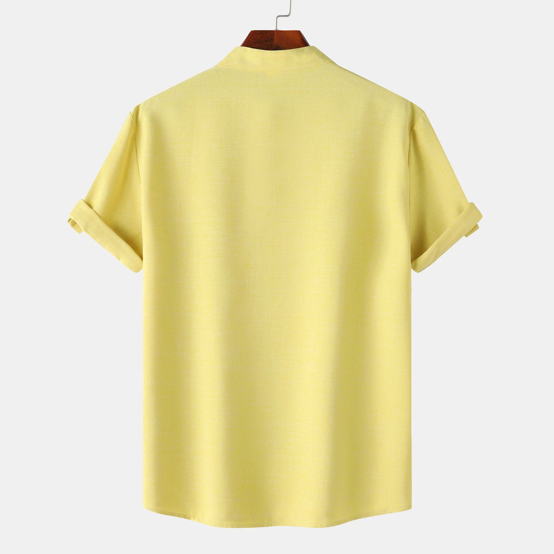 Herren Kurzarm-Hemd im lässigen Henley-Stil mit praktischen Knopfdetails Echoarchiv