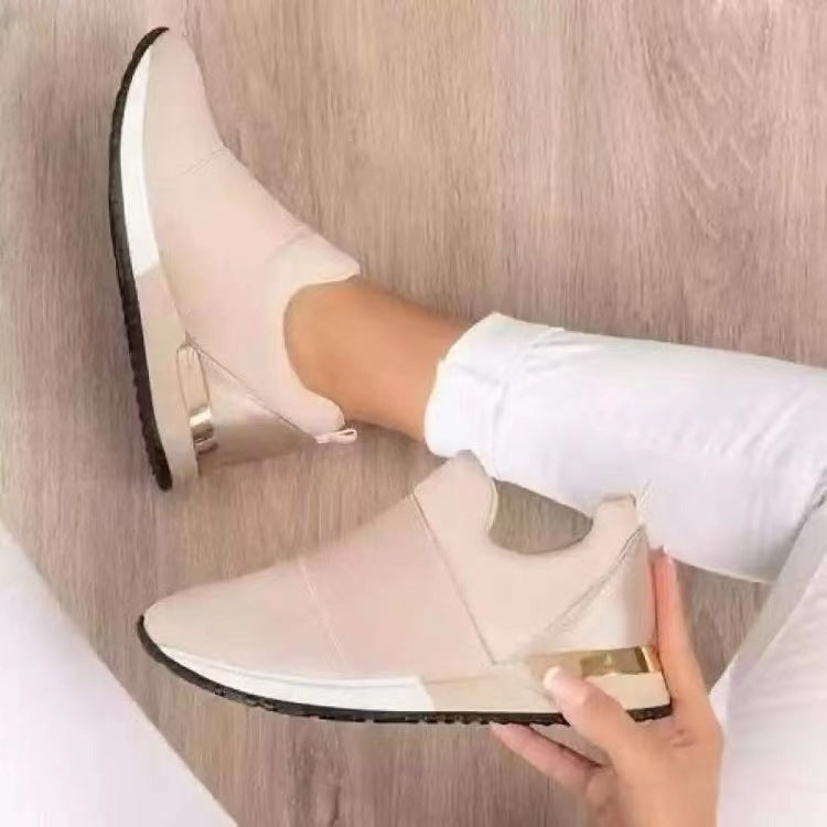 Damen Keil-Sneaker mit elastischem Schlupfdesign und metallischer Fersenkappe Echo Archiv