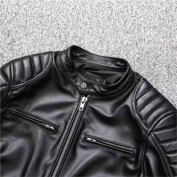 Herren Vintage Biker-Lederjacke mit Stehkragen und gesteppter Schulterpolsterung Echoarchiv