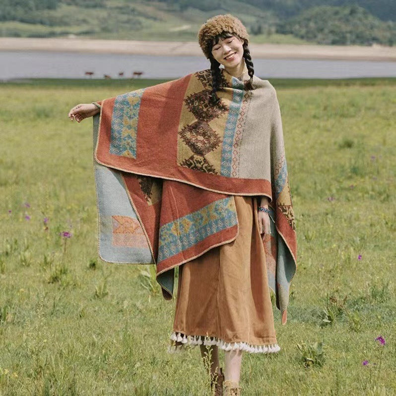 Damen Jacquard-Poncho-Cape mit Ethno-Muster und Wollmix Echo Archiv