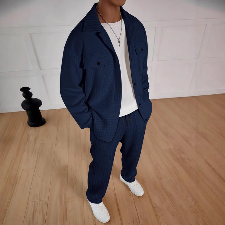 Herren lässiges Kombi-Outfit aus Jacke und Hose Echoarchiv