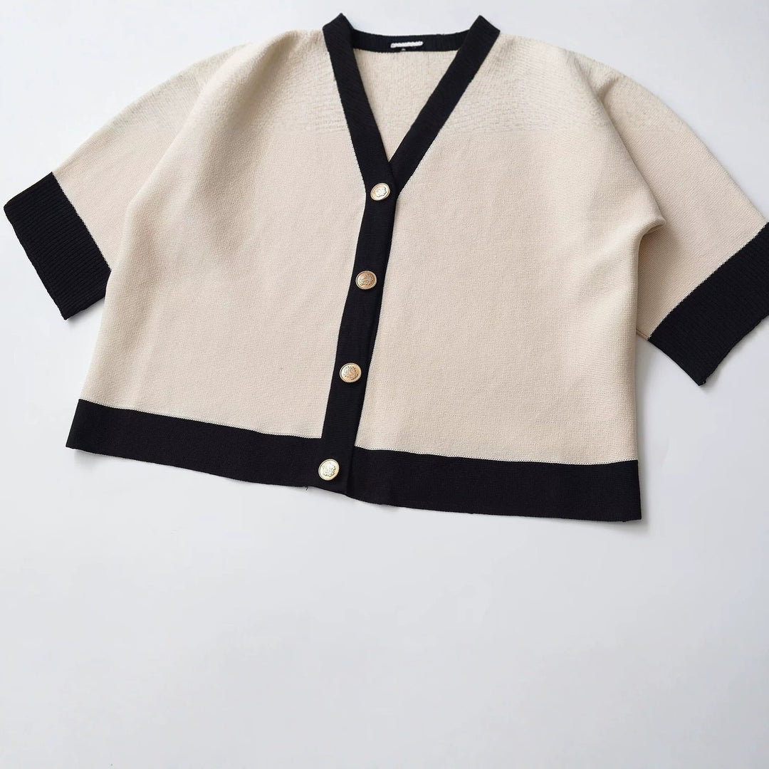 Damen 20+ kastiger Kurzcardigan im Kimono‑Look mit kontrastbesatz und Goldknöpfen Echo Archiv