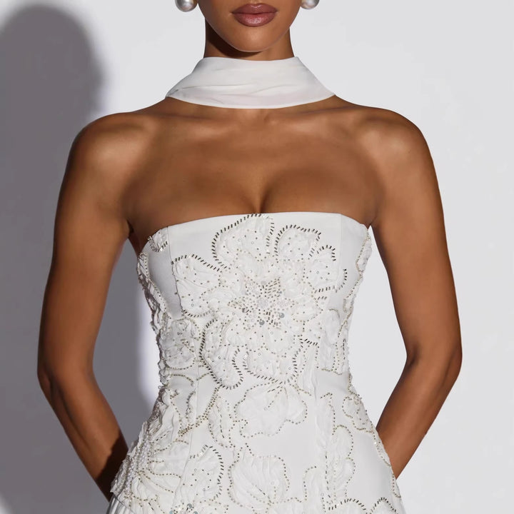 Damen Strapless Abendkleid mit seitlichem Schlitz und floralen Applikationen Echo Archiv