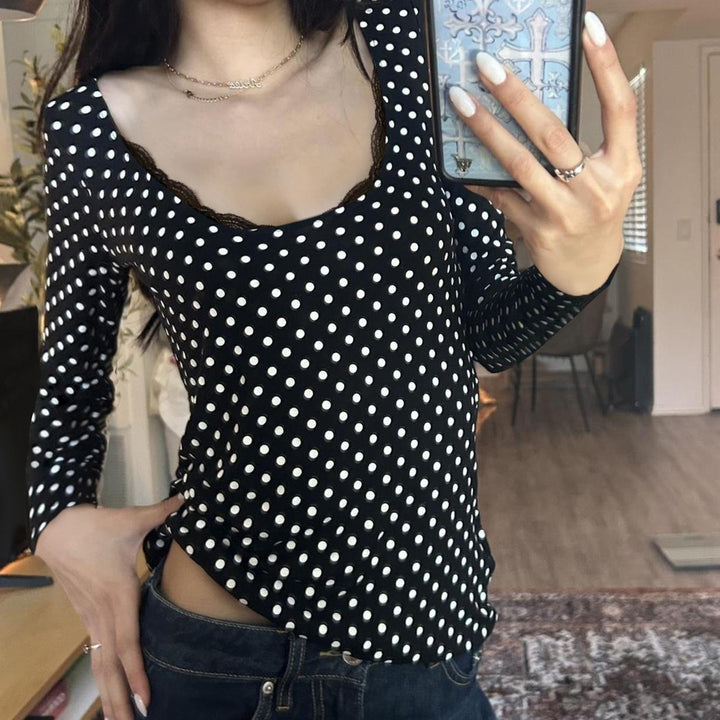 Damen nan figurbetontes Punktmuster‑Longsleeve mit Spitzenrand und dezentem Raffungseinsatz Echo Archiv
