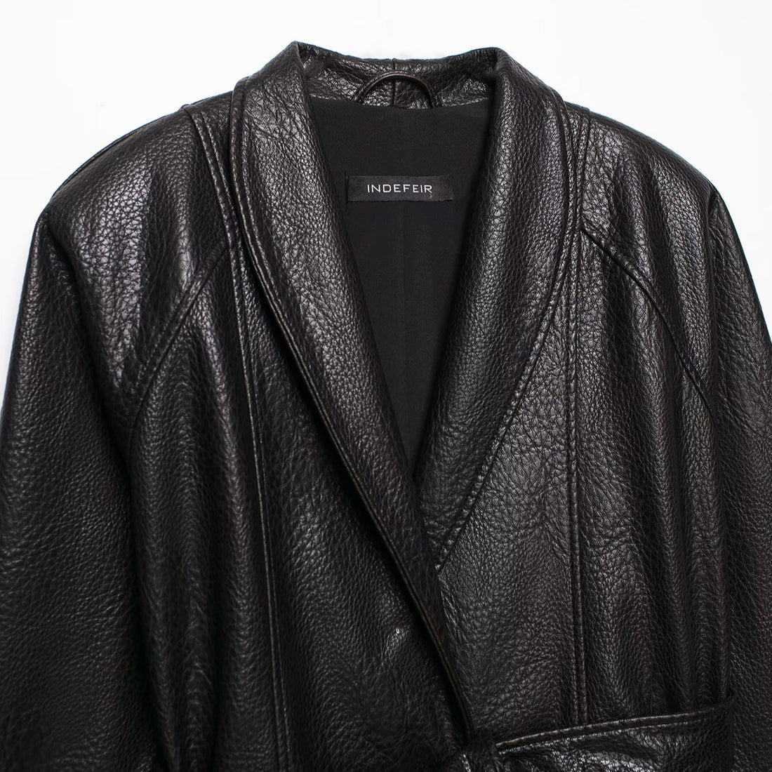 Damen Kurzjacke aus Lederoptik mit Schalkragen und Taillenbindegürtel Echoarchiv
