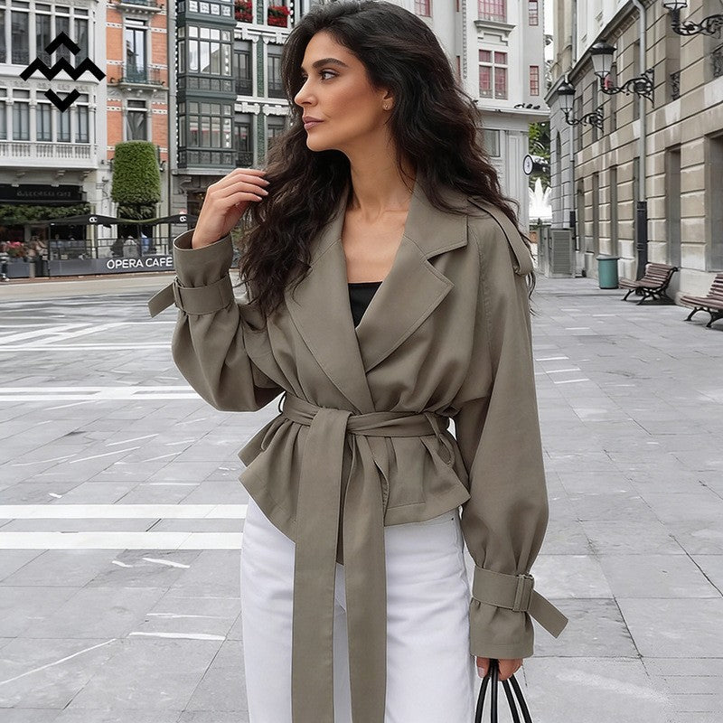 Damen nan gewickelte Cropped-Jacke mit oversized Raglanärmeln und breitem Bindegürtel Echo Archiv