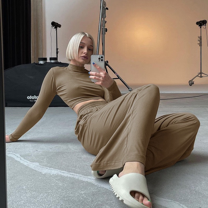 Damen Sportliches Set aus Langarm-Oberteil und elastischer High-Waist-Hose Echo Archiv