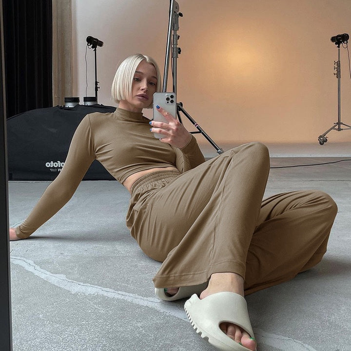 Damen Sportliches Set aus Langarm-Oberteil und elastischer High-Waist-Hose Echo Archiv