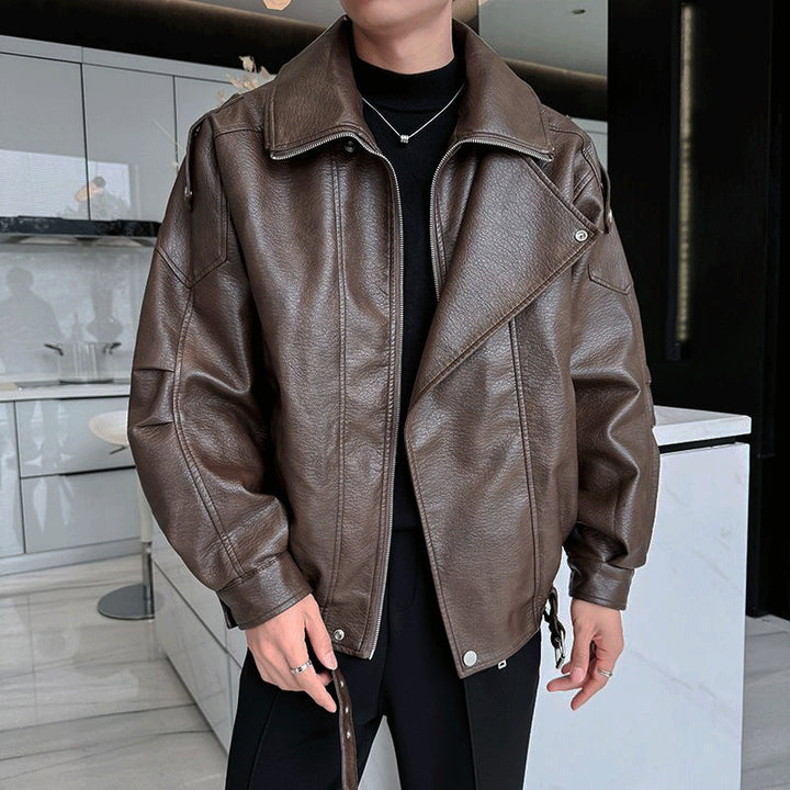 Herren Oversized Lederjacke mit weitem asymmetrischen Revers und Taillengürtel Echoarchiv