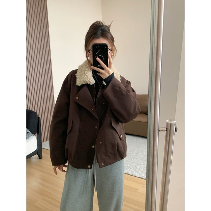 Damen Kurze Oversize-Bomberjacke mit Teddykragen und Druckknopfdetails Echoarchiv