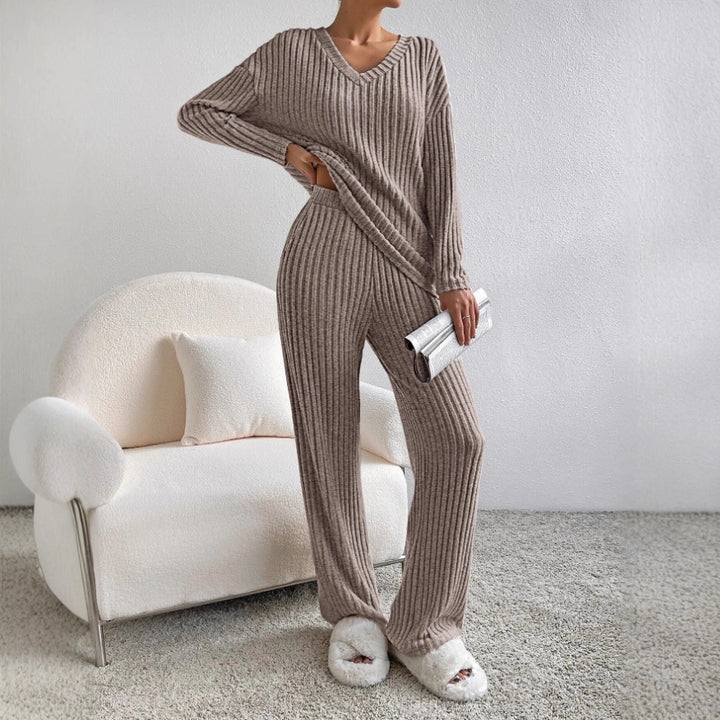 Frauen Rippstrick Lounge Set aus weichem Strick mit V-Ausschnitt und weitem Bein – Mavelle