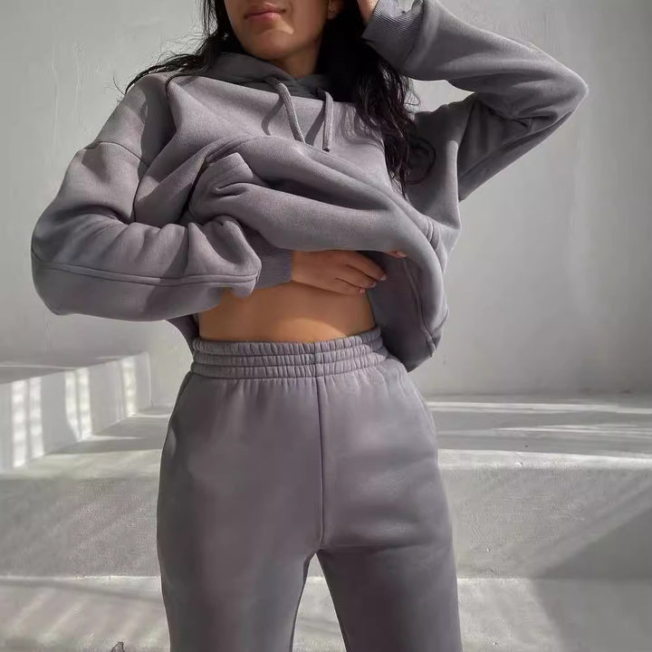 Damen Oversize Loungewear-Set aus weichem Baumwollmischfleece mit Kapuzenpullover und schmal zulaufender Jogginghose Echoarchiv